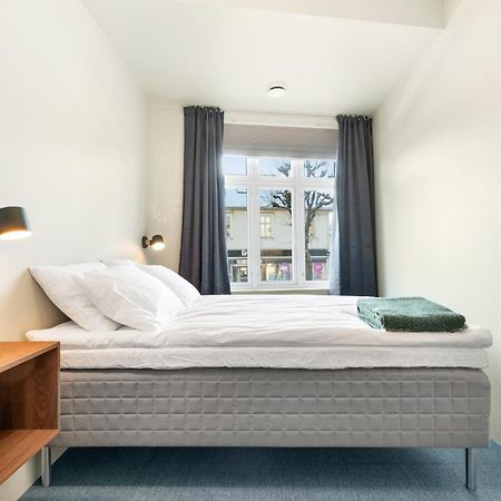 Central Guest House - Bedroom With Private Bathroom 스타방에르 외부 사진