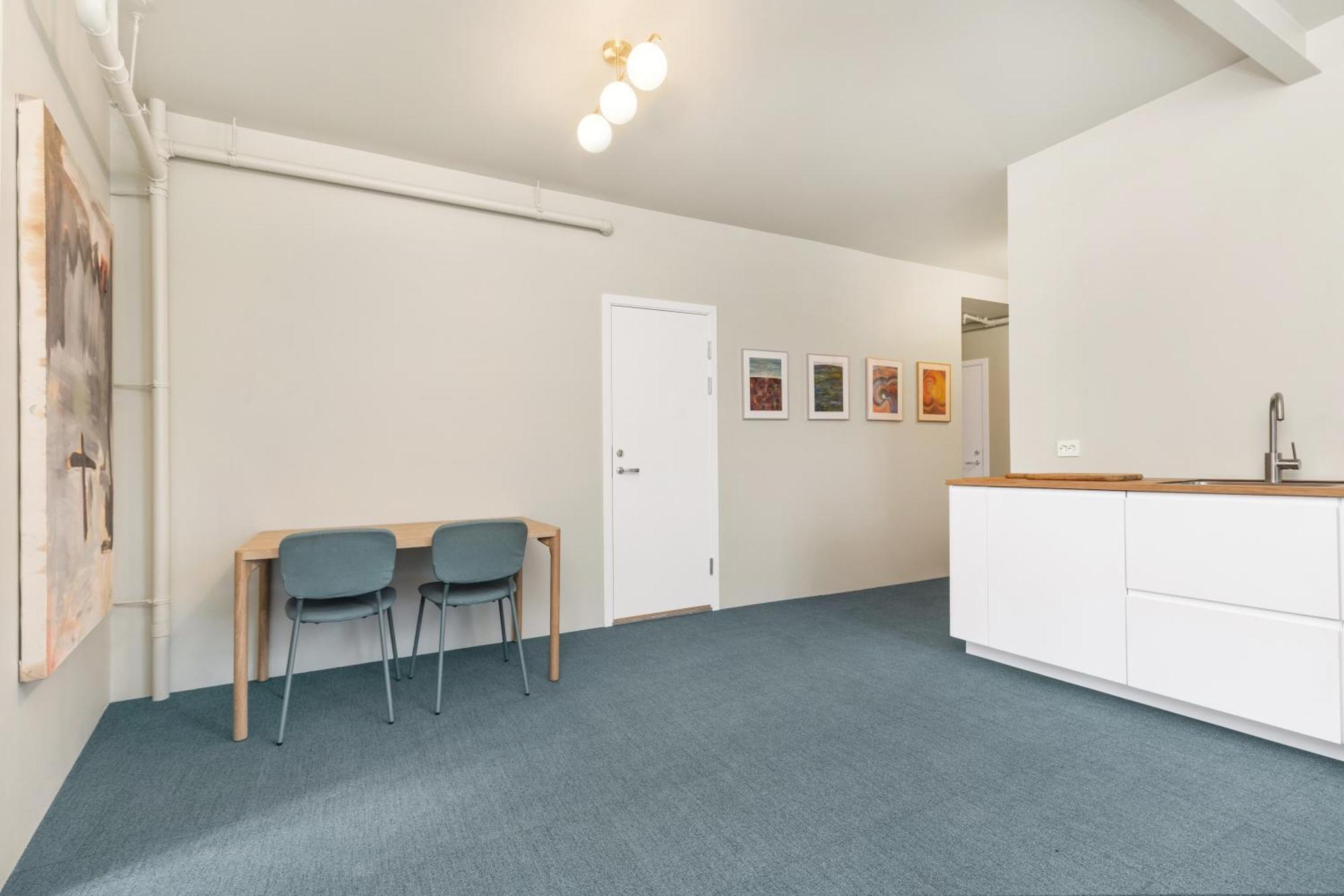 Central Guest House - Bedroom With Private Bathroom 스타방에르 외부 사진