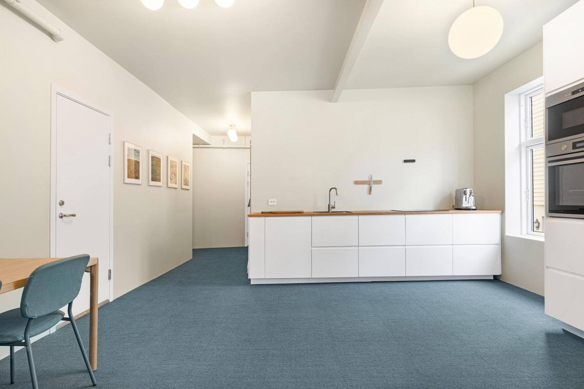 Central Guest House - Bedroom With Private Bathroom 스타방에르 외부 사진