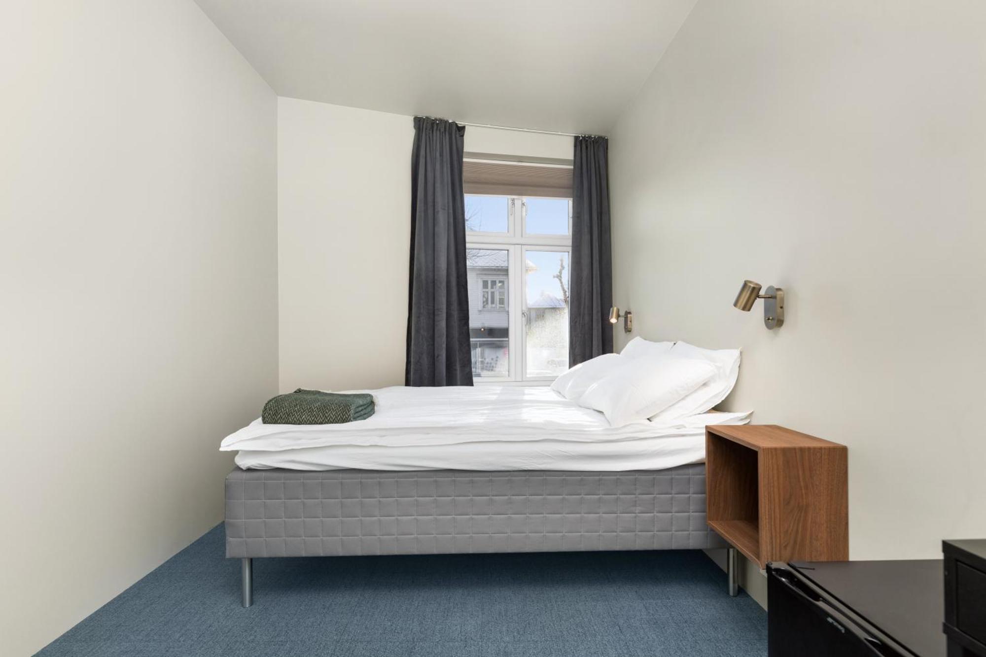 Central Guest House - Bedroom With Private Bathroom 스타방에르 외부 사진