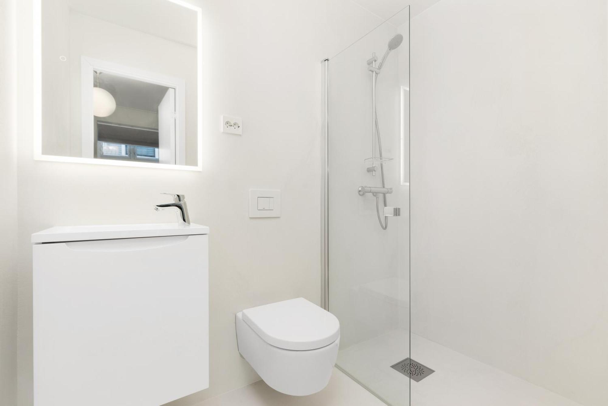 Central Guest House - Bedroom With Private Bathroom 스타방에르 외부 사진