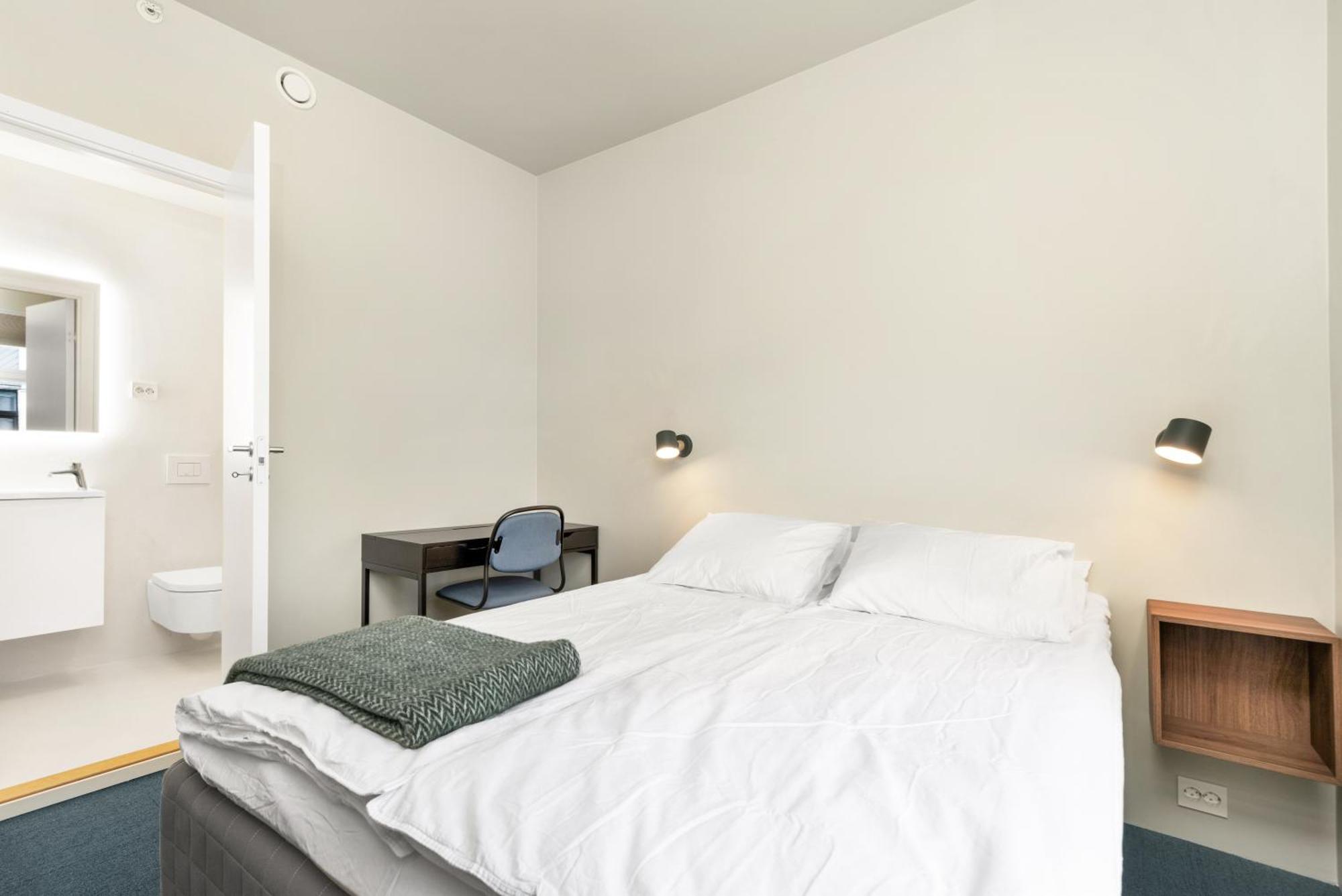 Central Guest House - Bedroom With Private Bathroom 스타방에르 외부 사진
