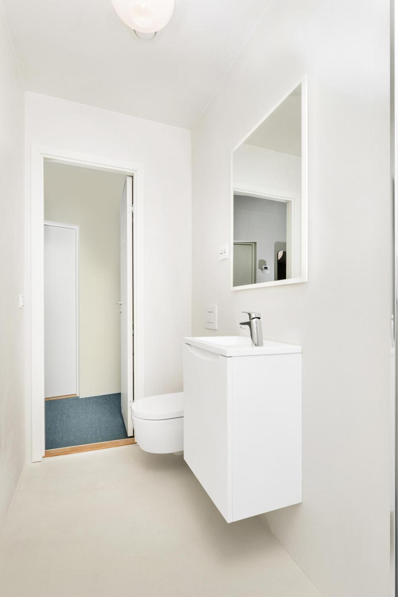 Central Guest House - Bedroom With Private Bathroom 스타방에르 객실 사진