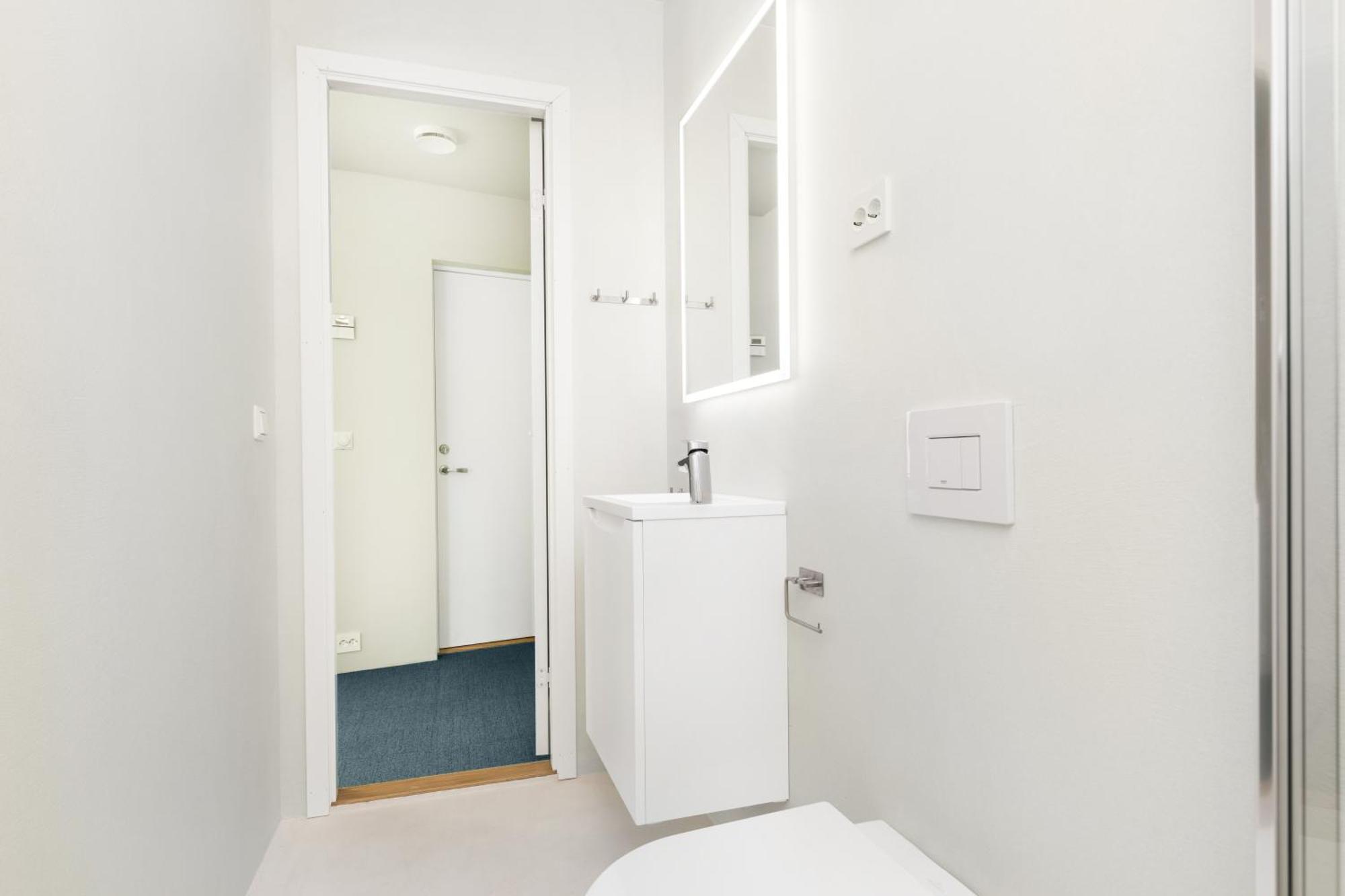 Central Guest House - Bedroom With Private Bathroom 스타방에르 객실 사진