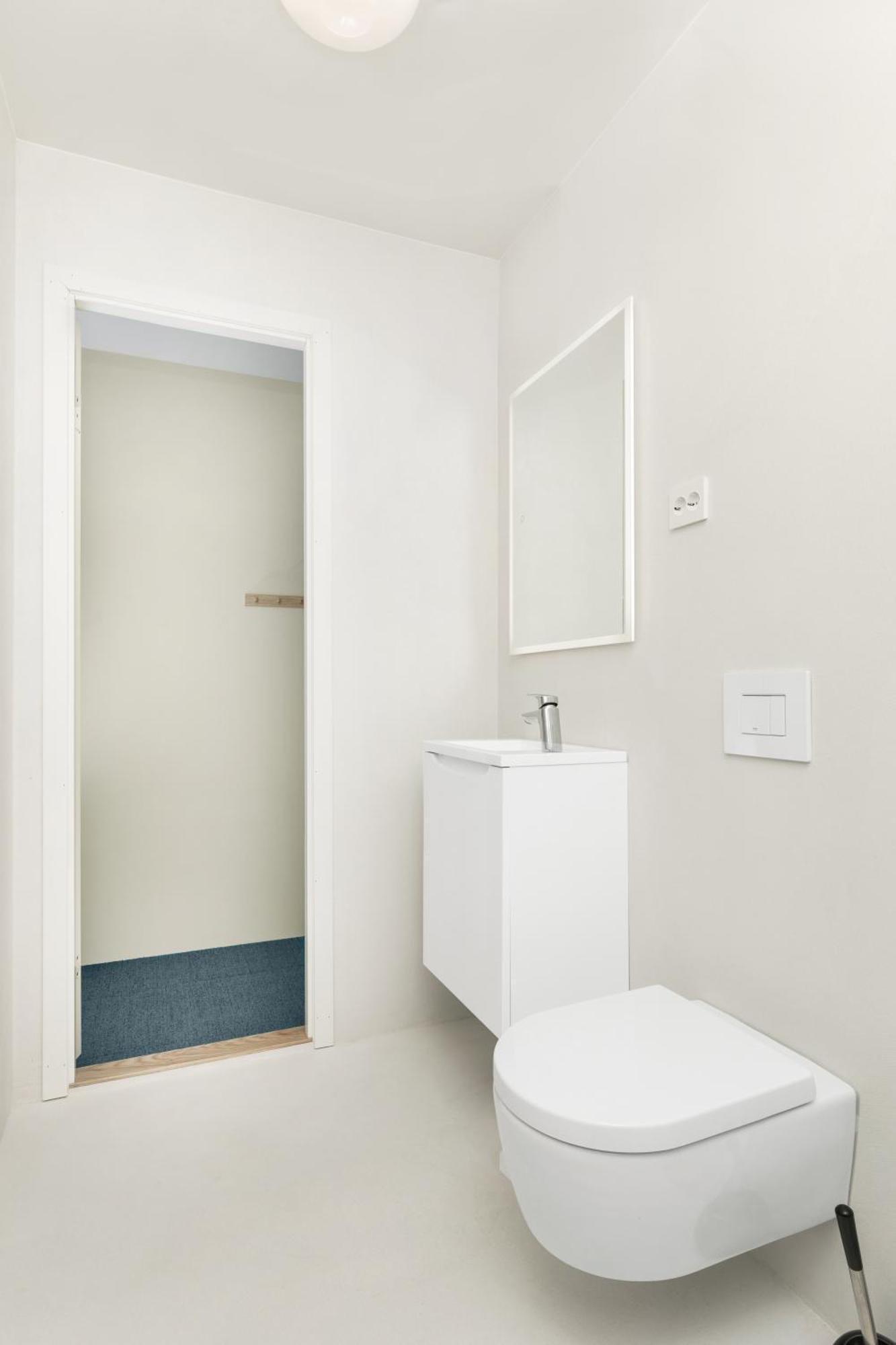 Central Guest House - Bedroom With Private Bathroom 스타방에르 객실 사진