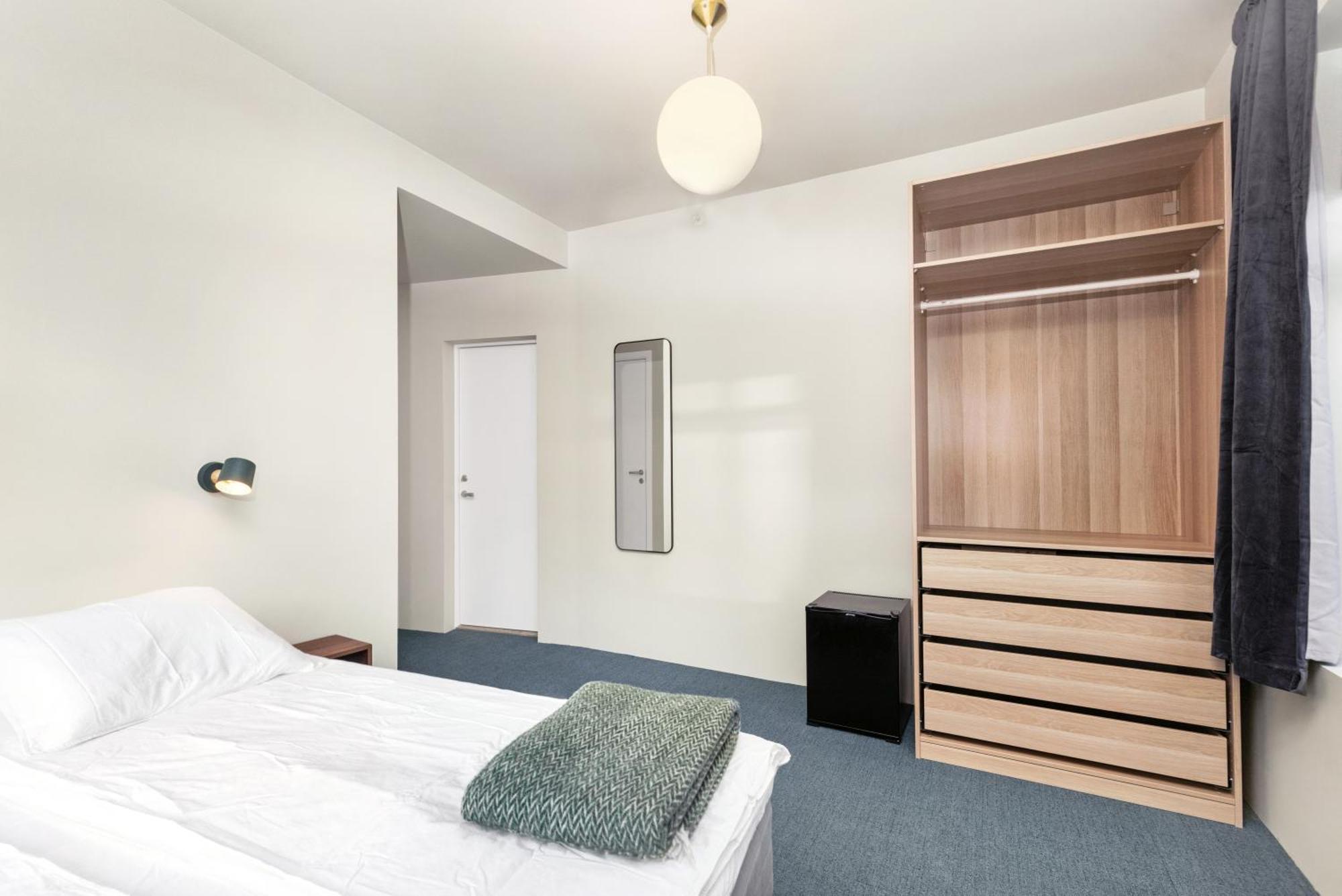 Central Guest House - Bedroom With Private Bathroom 스타방에르 객실 사진
