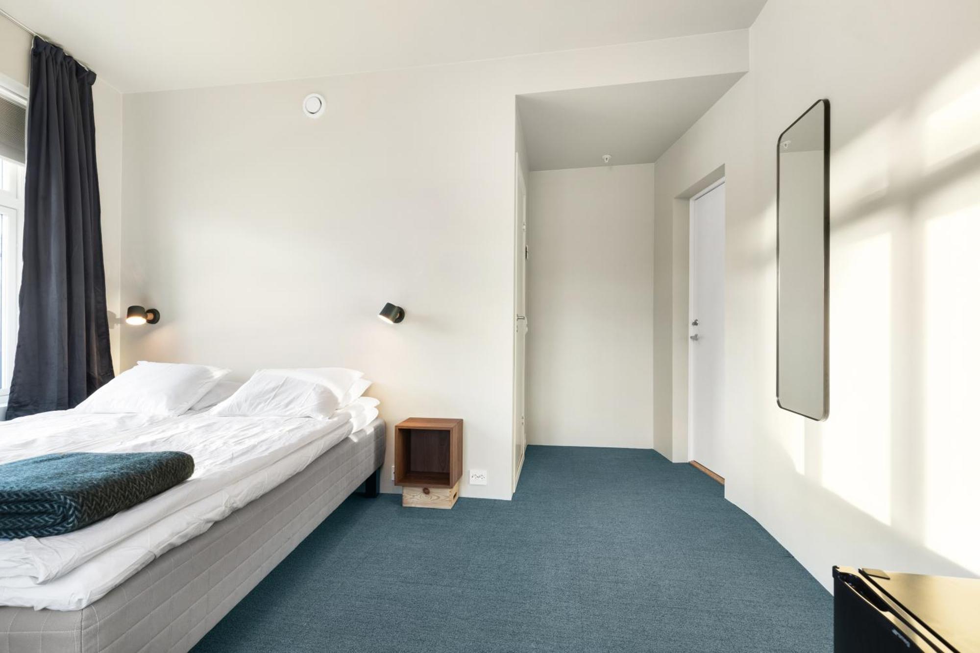 Central Guest House - Bedroom With Private Bathroom 스타방에르 객실 사진