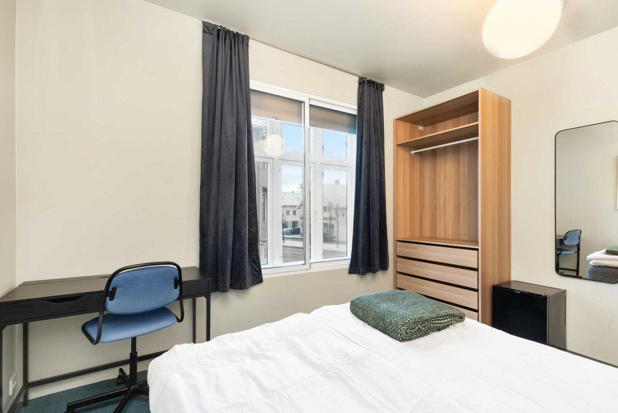 Central Guest House - Bedroom With Private Bathroom 스타방에르 객실 사진