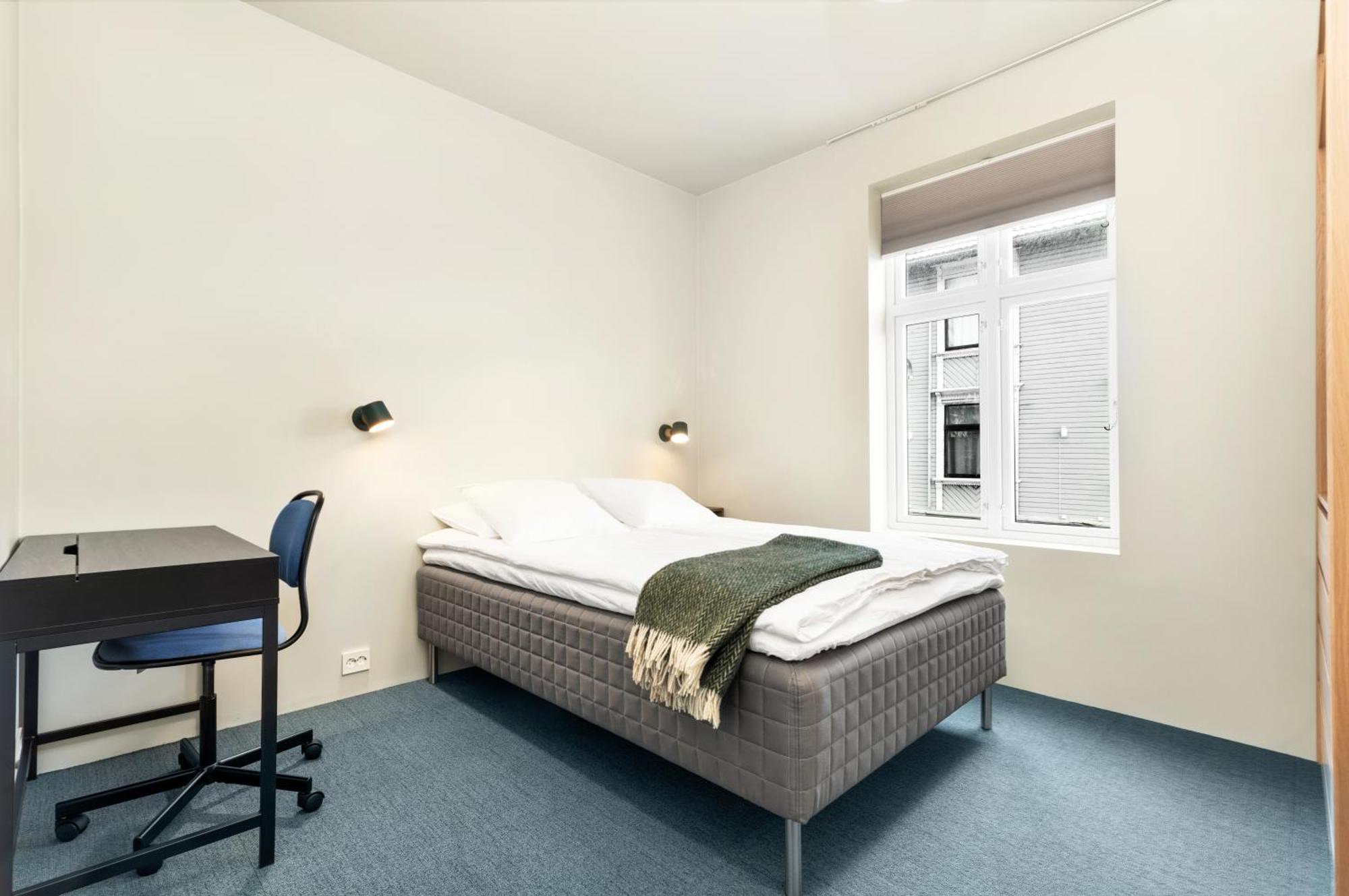 Central Guest House - Bedroom With Private Bathroom 스타방에르 객실 사진