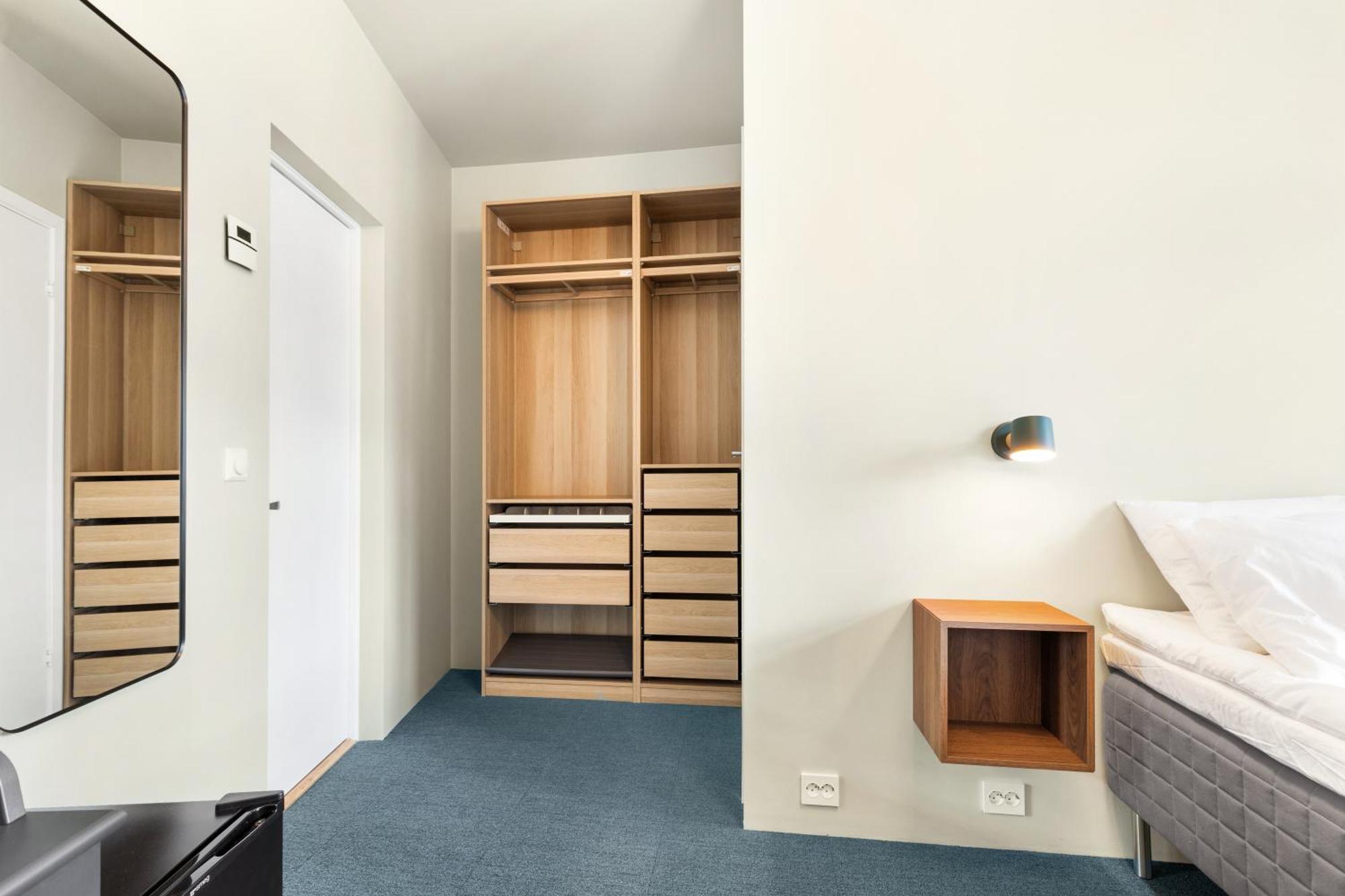 Central Guest House - Bedroom With Private Bathroom 스타방에르 객실 사진